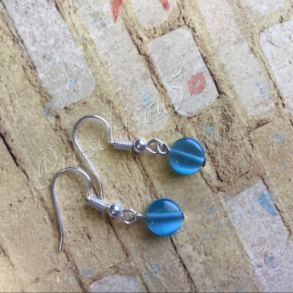 💧HP! Minimalist Aqua Glass Bead Dainty Earrings - Picture 3 of 8